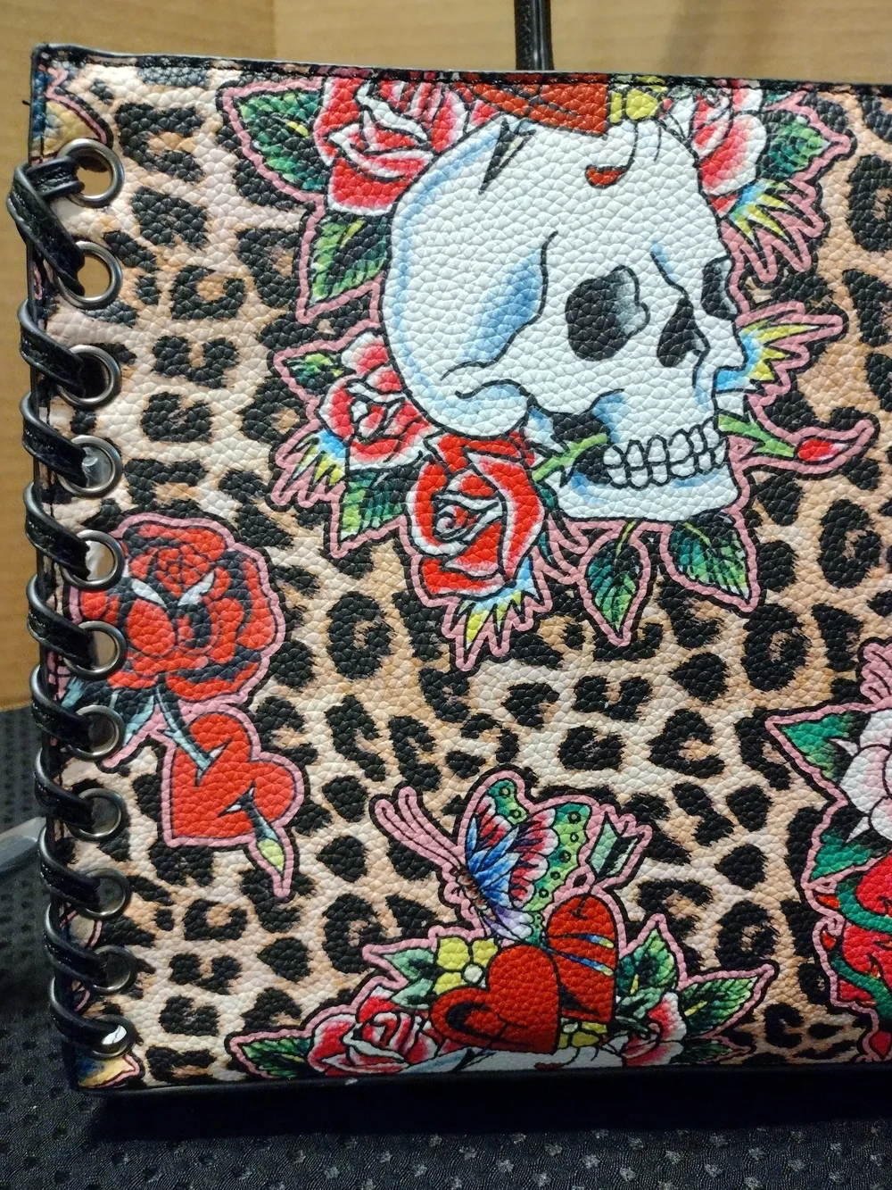 Ed Hardy Lg tote\satchel L-16
